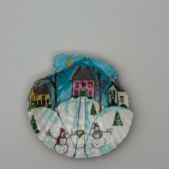 Hand painted Scallop Charming Winter Village - Picture 5 of 8